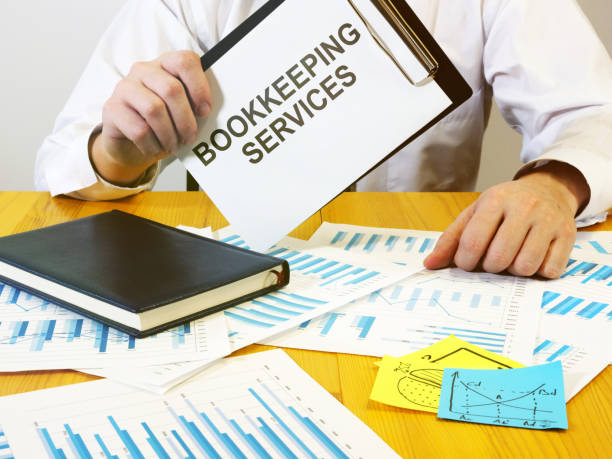 In-House vs. Outsourced Bookkeeping: A Detailed Analysis